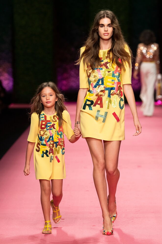 A nova coleção divertida e colorida de Elisabetta Franchi