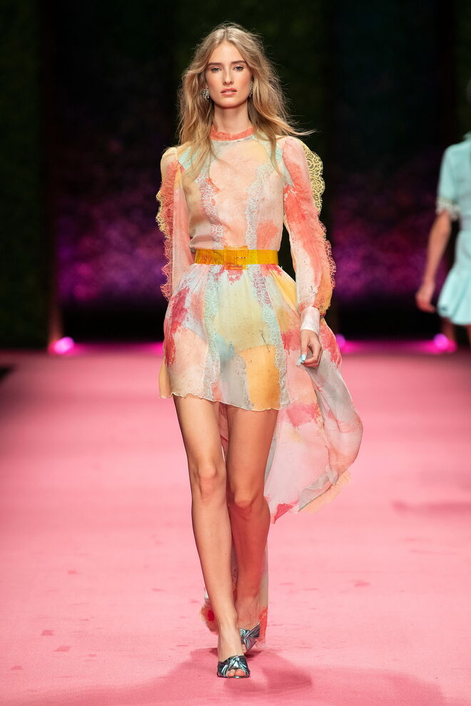 A nova coleção divertida e colorida de Elisabetta Franchi