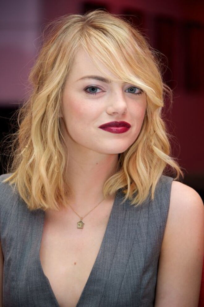 Emma Stone, ESCORPIÃO: O signo mais misterioso, intenso e impulsivo do Zodíaco, descobrirá em Peixes a ajuda que precisa para desacelerar o pensamento e as repentinas tomadas de decisão. O Peixes dá a Escorpião a liberdade que este precisa para brilhar, sem julgamentos, e ajuda as nativas deste signo a viver bem consigo. Este par é para a vida, capaz de dar o apoio necessário para que o outro floresça