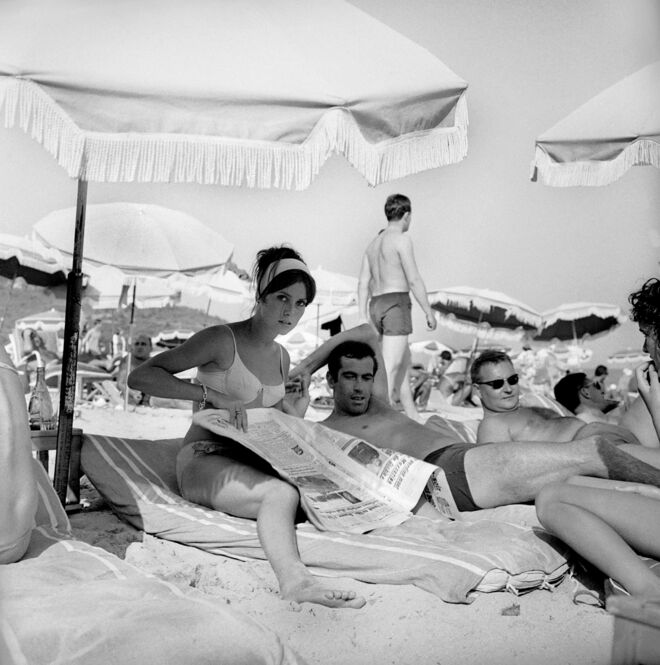 Catherine Deneuve e Roger Vadim  na praia de Tahiti em Saint Tropez, em 1962