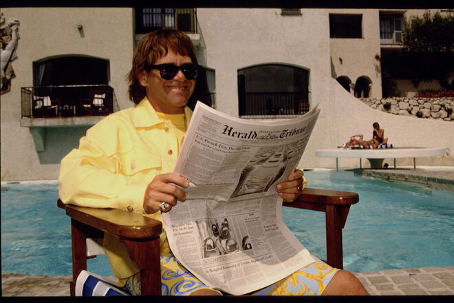 Elton John em Saint Tropez na década de 80
