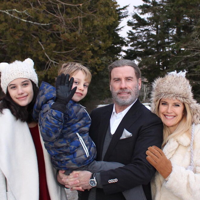 Kelly Preston foi mãe aos 48 anos