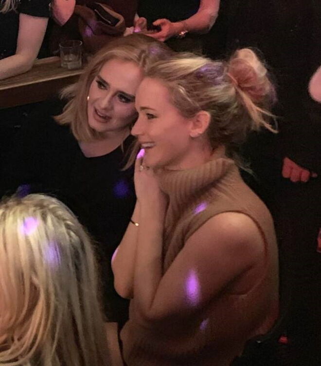 Adele e Jennifer Lawrence | Adele e Jennifer conheceram-se na cerimónia dos Óscares de 2013 e permaneceram amigas desde então, chegando a sair à noite juntas para se divertirem num bar gay.