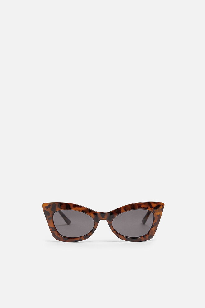 Óculos de sol, €15,95, Zara