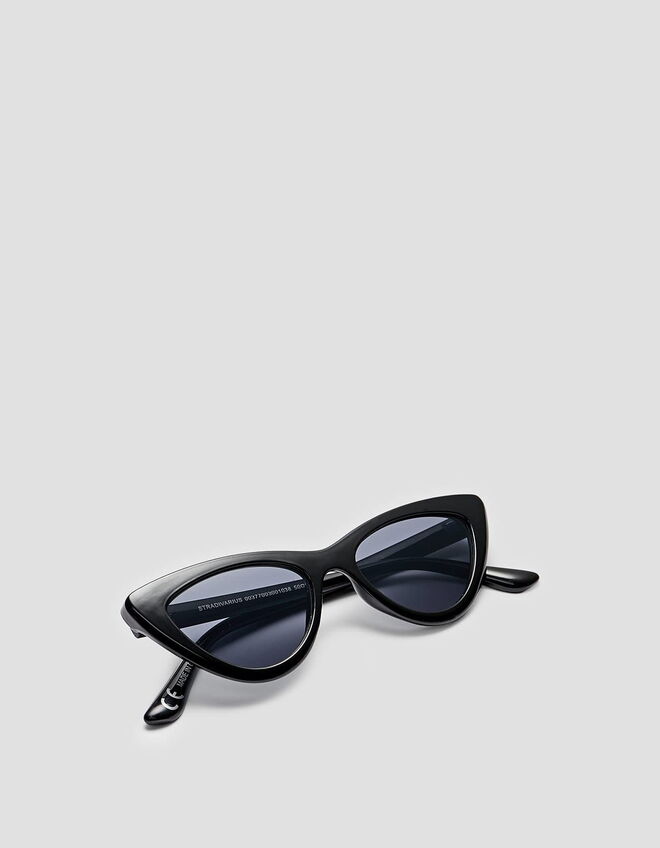 Óculos de sol, €9,99, Stradivarius