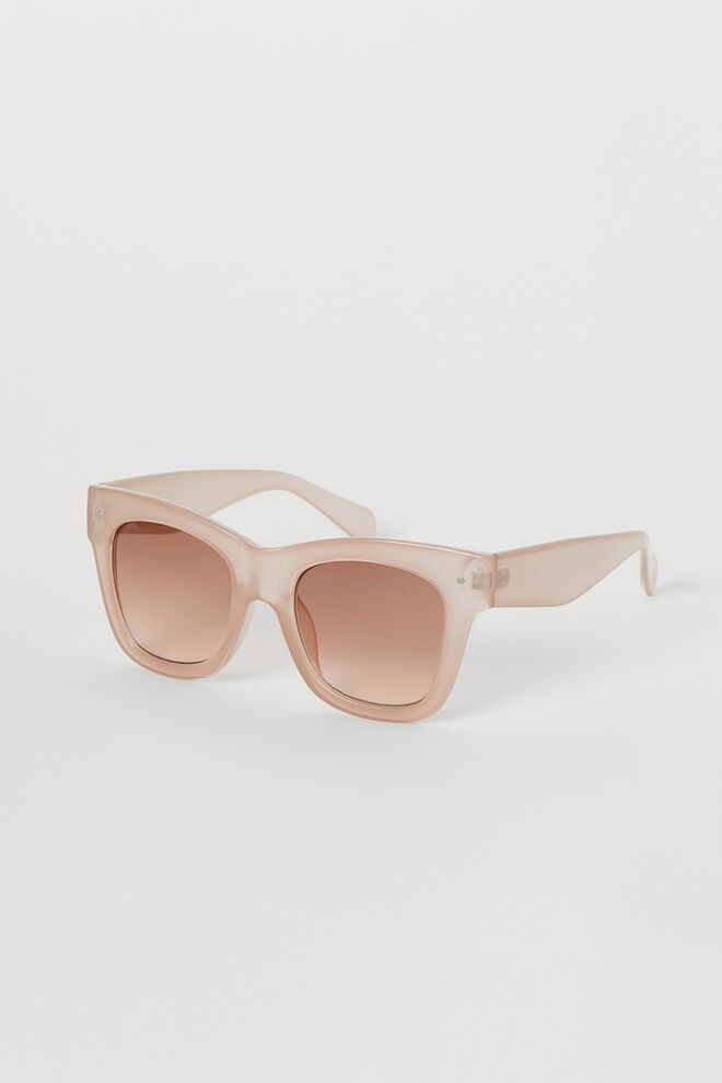 Óculos de sol, €9,99, H&M
