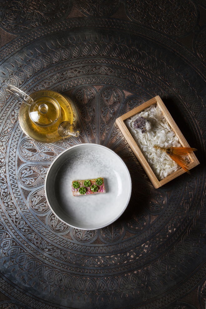 Salmonete em “chá” de presunto