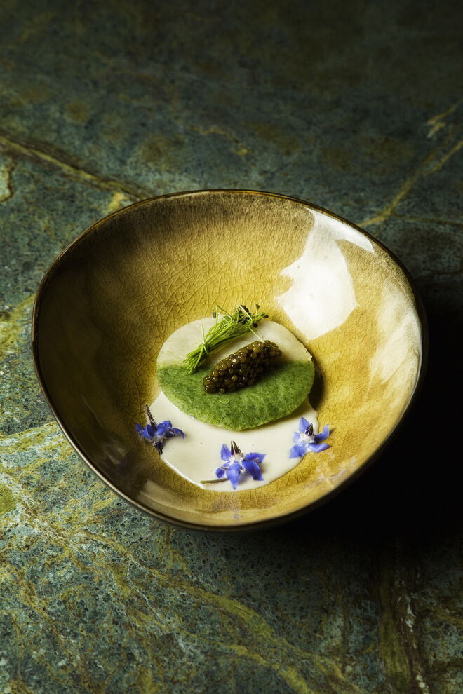 Cavala, alho-francês e caviar