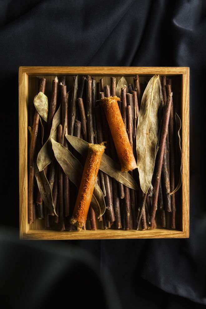 Charuto de Sarajevo: espuma de batata, pão de chá fumado e “tabaco” duvan čvarci