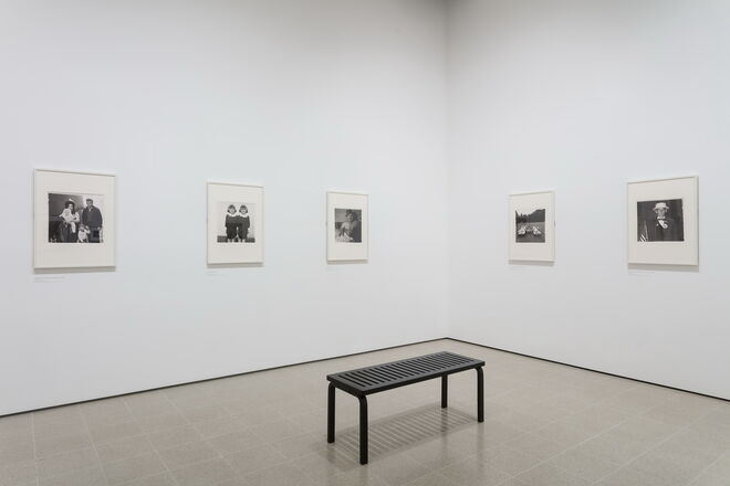 O interior da exposição Diane Arbus: in the Beginning, na Hayward Gallery, em Londres.