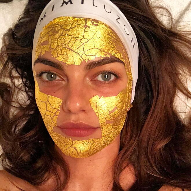 Barbara Fialho a usar a Pure Gold Mask
