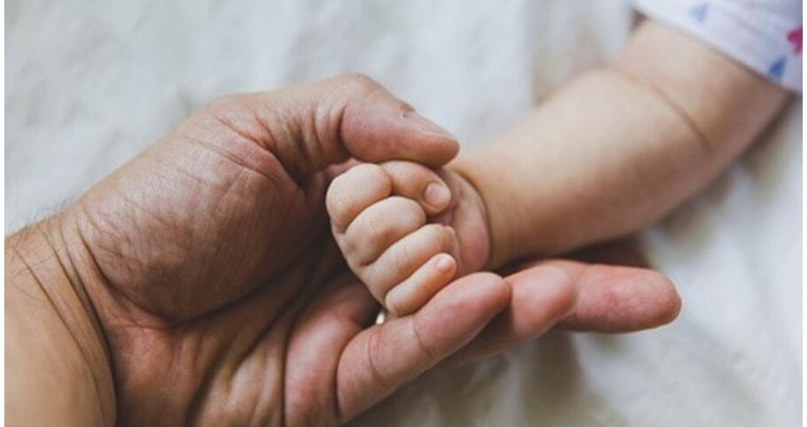 Licença obrigatória do pai aumenta para 20 dias úteis