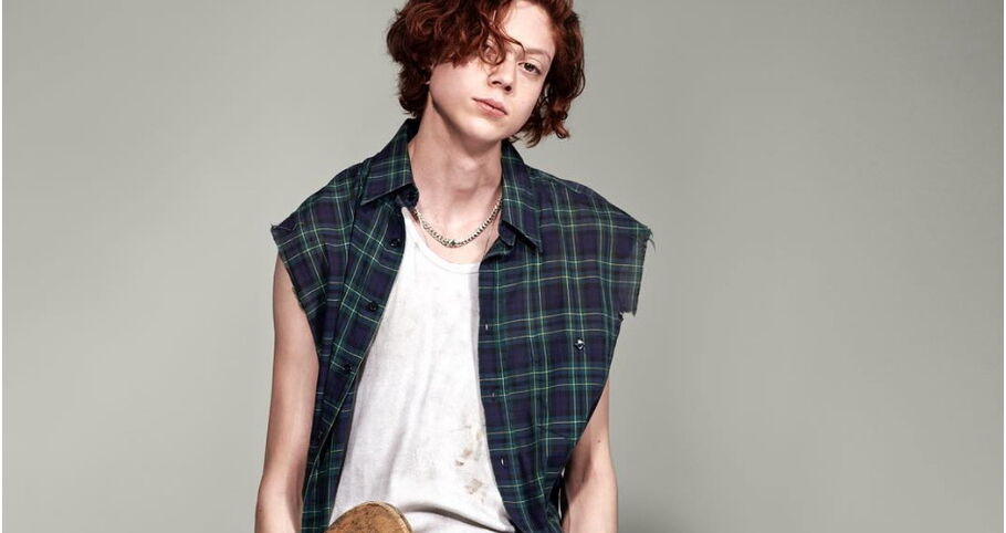 Nathan Westling muda de género e reaparece como modelo masculino