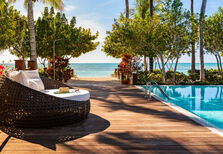 A mansão de Bruce Willis está à venda e pode ser sua