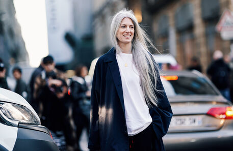 Sem medo dos cabelos cinza 