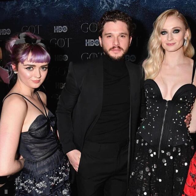 Maisie Williams, Kit Harrington e Sophie Turner