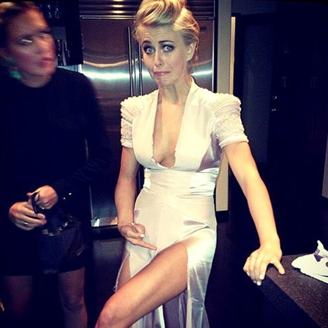 Julianne Hough dançou até o vestido não aguentar mais 