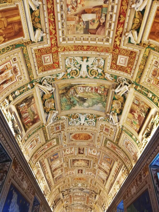 Teto de parte dos Museus do Vaticano