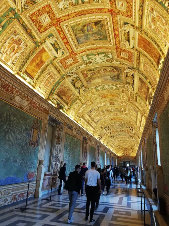 Dentro dos Museus do Vaticano
