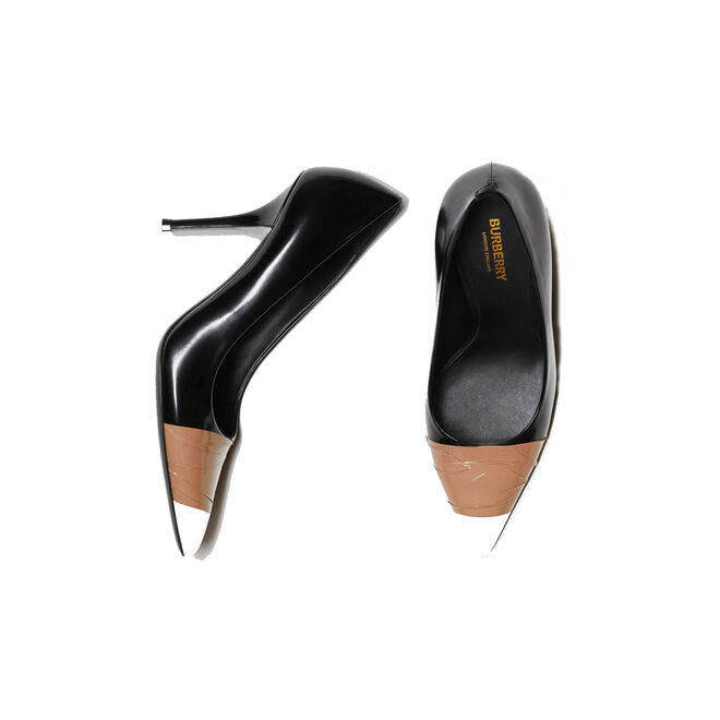 Scarpins, €590, Burberry