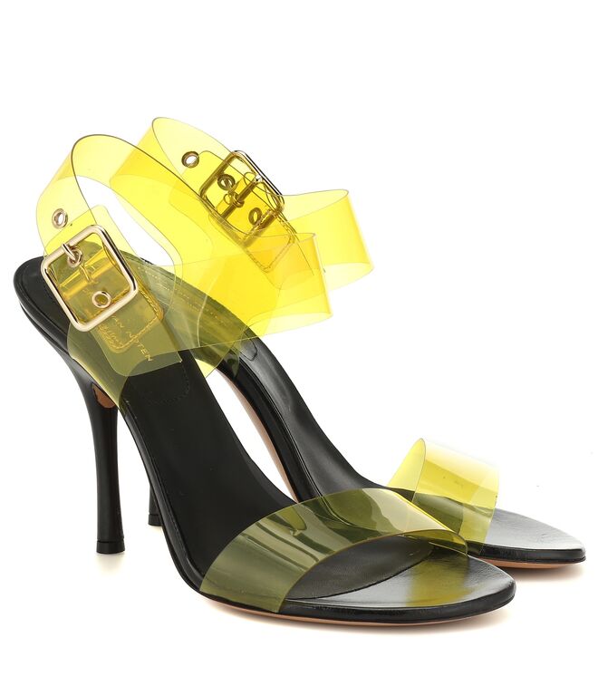 Sandália, €445, Dries Van Noten, em www.mytheresa.com