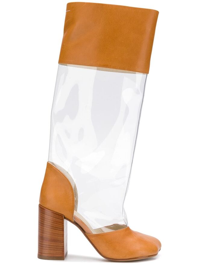 Botas, agora €268, MM6 Maison Margiela, em www.farfetch.com