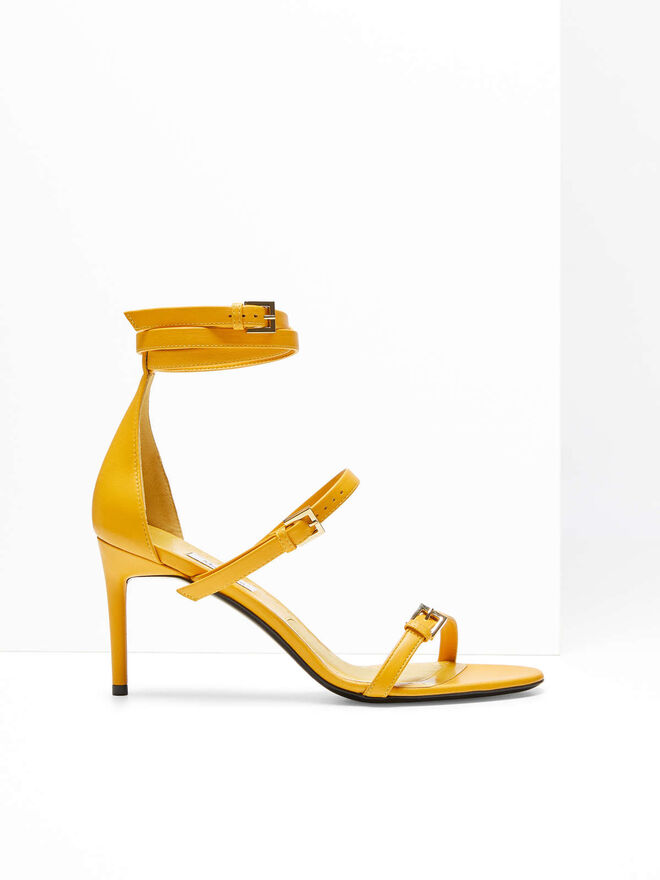 Sandálias, €509, Max Mara 