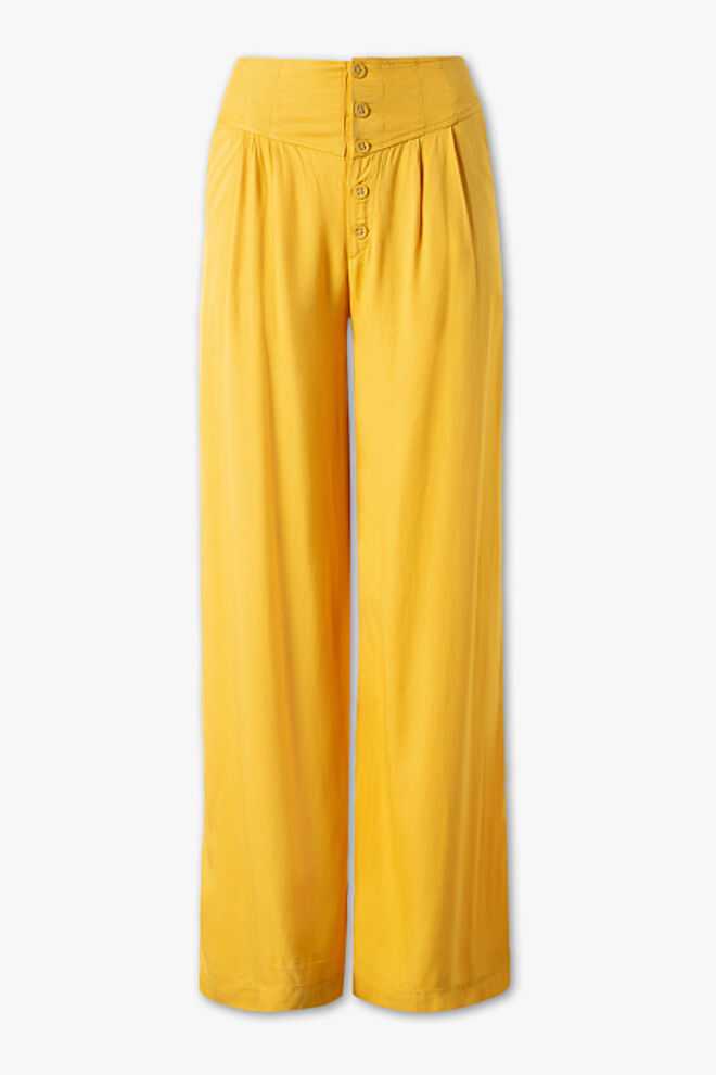 Calças, €24,90, C&A 