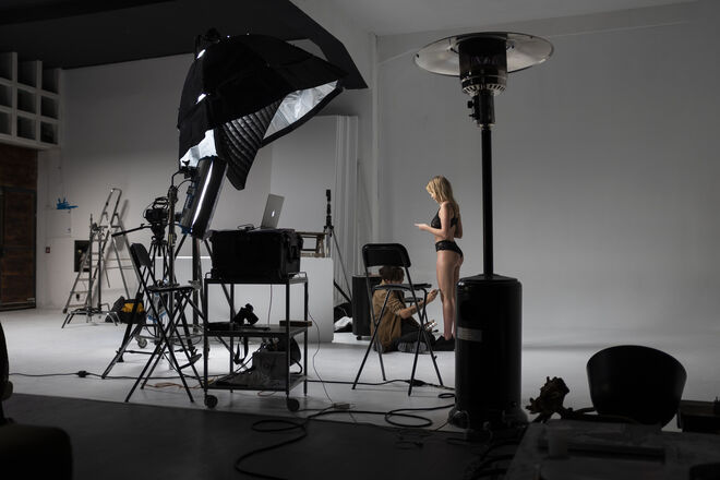 Os bastidores do anúncio de Júlia Palha para a Intimissimi