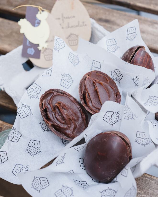 Caixa 6 mini ovos recheados, €25, Brigadeirando, na LX Factory