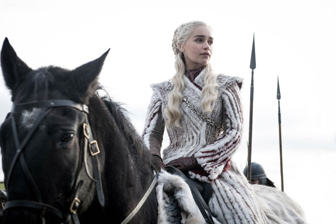 Emilia Clarke como Daenerys Targaryen