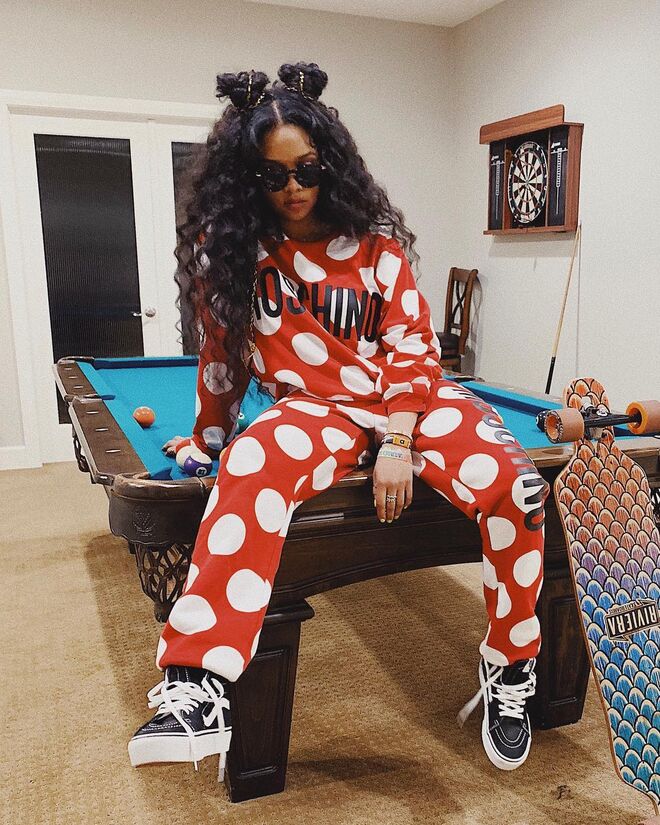 H.E.R. antes da sua atuação 