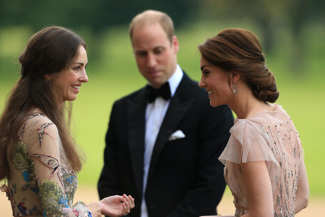 Recentemente, alguns jornais britânicos publicaram artigos que afirmavam que Kate Middleton tinha obrigado o príncipe William a afastar a amiga de família Rose Hanbury do seu circulo de amigos. Tal terá acontecido depois após Kate ter descoberto que havia um caso entre os dois. A família real ainda não comentou e tudo poderá ser apenas um rumor.  