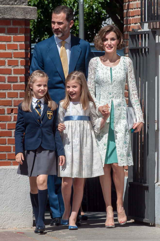 O rei Felipe VI e a rainha Letizia da Espanha com as princesas Leonor e Sofia