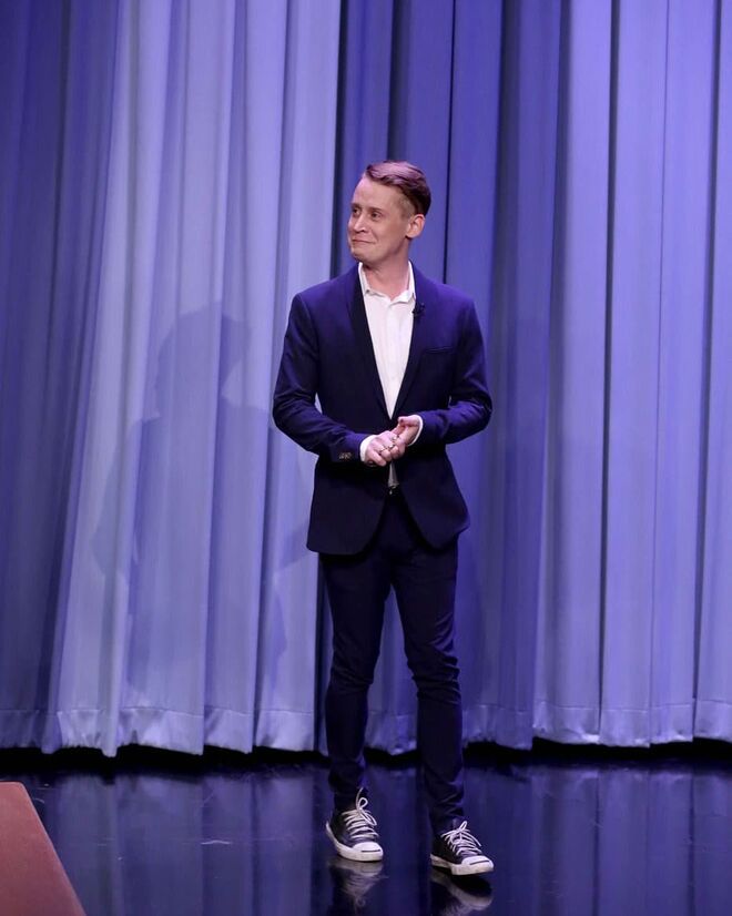 Macauly Culkin e o pai, Kit Culkin: conhecido pelo seu famosíssimo papel em Sozinho em Casa, o ator tinha cerca de 50 milhões de euros no banco antes de atingir os 15 anos de idade. Mesmo antes dos problemas relacionados com as drogas, Macauly teve uma vida difícil. Com apenas quatro anos, foi obrigado pelo pai a participar em mais de 9 filmes e dezenas de anúncios. O ator acusou o pai de abuso físico e verbal e chegou a processar os pais de forma a que deixassem de ser os seus guardiões legais