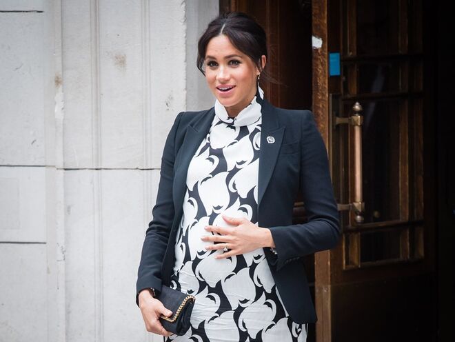 3 - Meghan Markle e o pai, Thomas Markle: depois de anunciar o seu relacionamento com o príncipe Harry, o pai de Markle não poupou críticas à filha. Thomas acusou Meghan de abandonar a família em Los Angeles e na véspera do casamento real fez um acordo com os papparazi para lhes vender fotografias privadas da cerimónia, à qual acabou por não ir. No início de 2019, a duquesa escreveu-lhe uma carta de cinco páginas a pedir que acabasse com os comentários maliciosos e com as críticas a Harry, mas o pai ignorou todos os seus apelos e publicou a carta, continuando a explorar a relação com a filha em entrevistas