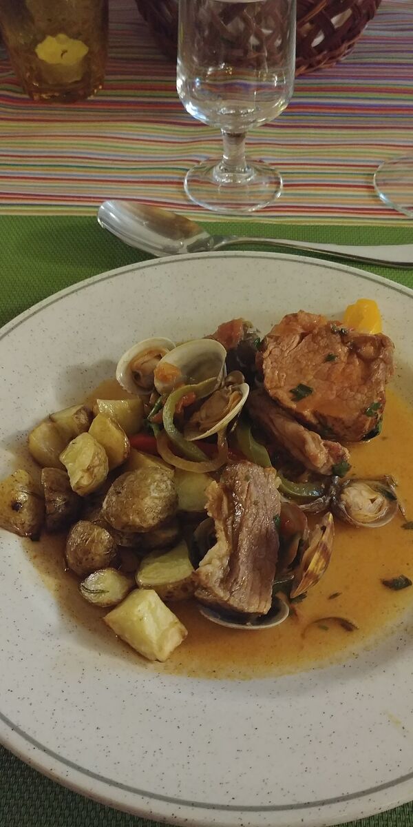 Herdade da Corte, em Tavira, onde é possível realizar um workshop de cozinha: cataplana de carne com amêijoas