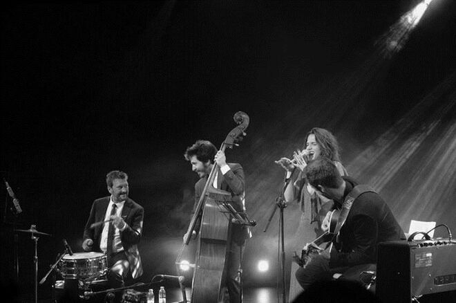 Assistir aos concertos de Barry White Gone Wrong e Mariana Norton no Ferroviário