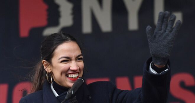 Alexandria Ocasio-Cortez descrita por Elizabeth Warren para a revista 'Time'