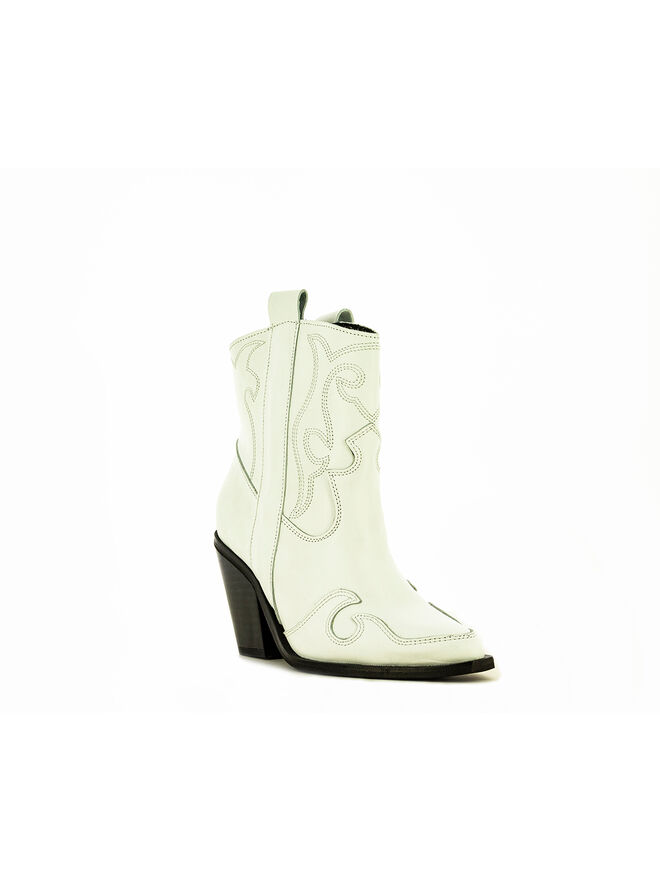 Bota, €59,50, Seaside