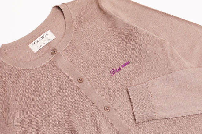 Casaco em caxemira, €207, personalização, €20, Falconeri