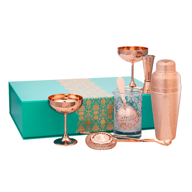 Kit de Bar Premium (8 materiais de bar e copos), €229, Absolut, em www.absolutelyxboutique.com