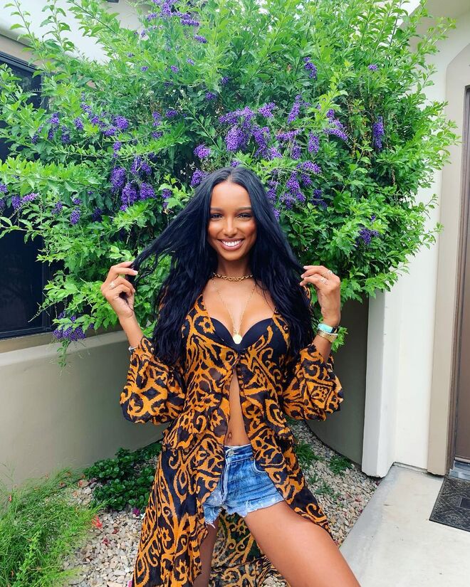 Jasmine Tooks no segundo fim de semana do Coachella 