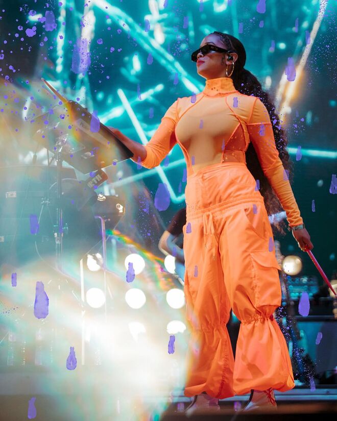 H.E.R a atuar no Coachella