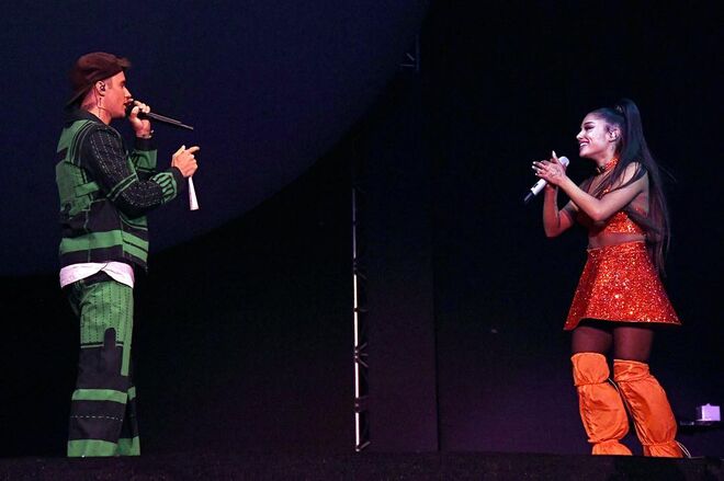 Ariana Grande fecha o segundo fim de semana do festival Coachella, trazendo Justin Bieber ao palco