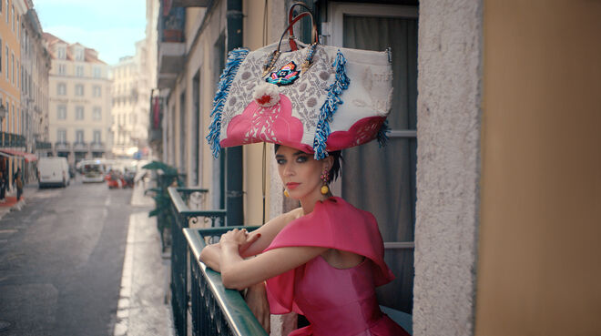 Christian Louboutin lança carteira em homenagem a Portugal