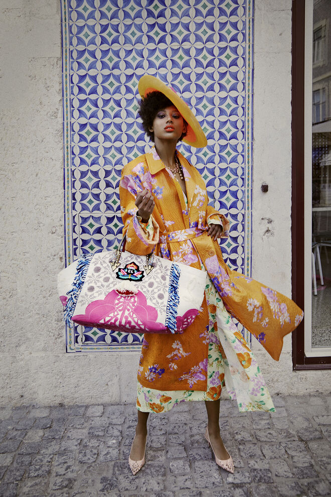 Christian Louboutin lança carteira em homenagem a Portugal