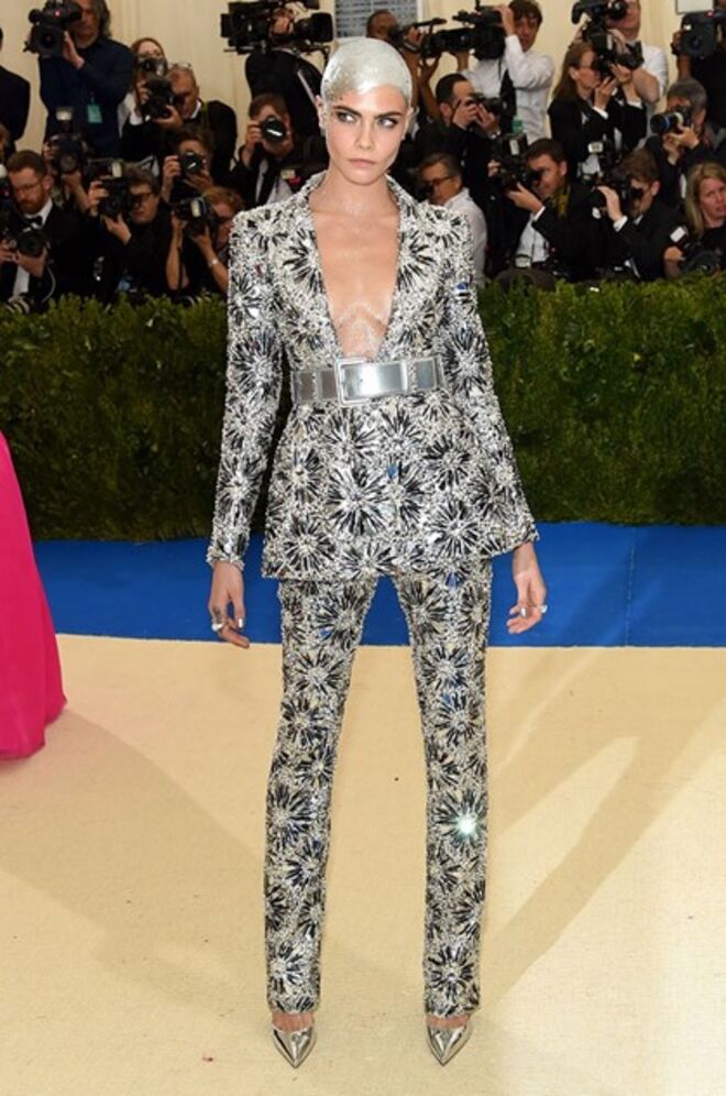 Cara Delevingne em Chanel no Met Gala 2017