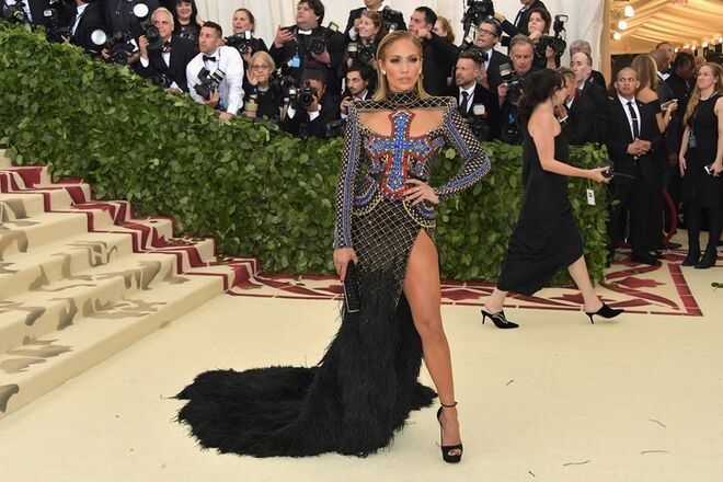 Jennifer Lopez em Balmain no Met Gala 2018