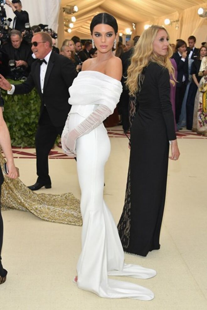 Kendall Jenner em Off White, no Met Gala 2018